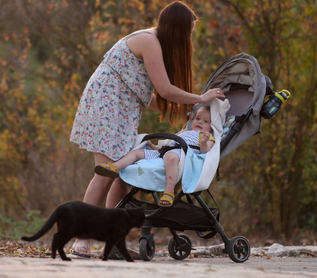 Kuku Chuku story — stroller cover in use